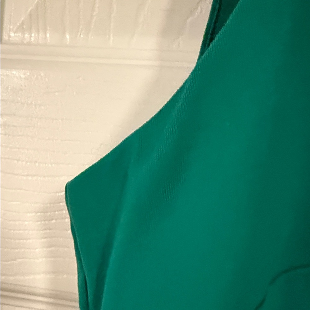 Green Shift Dress with lovely scalloped neckline. - Picture 4 of 10